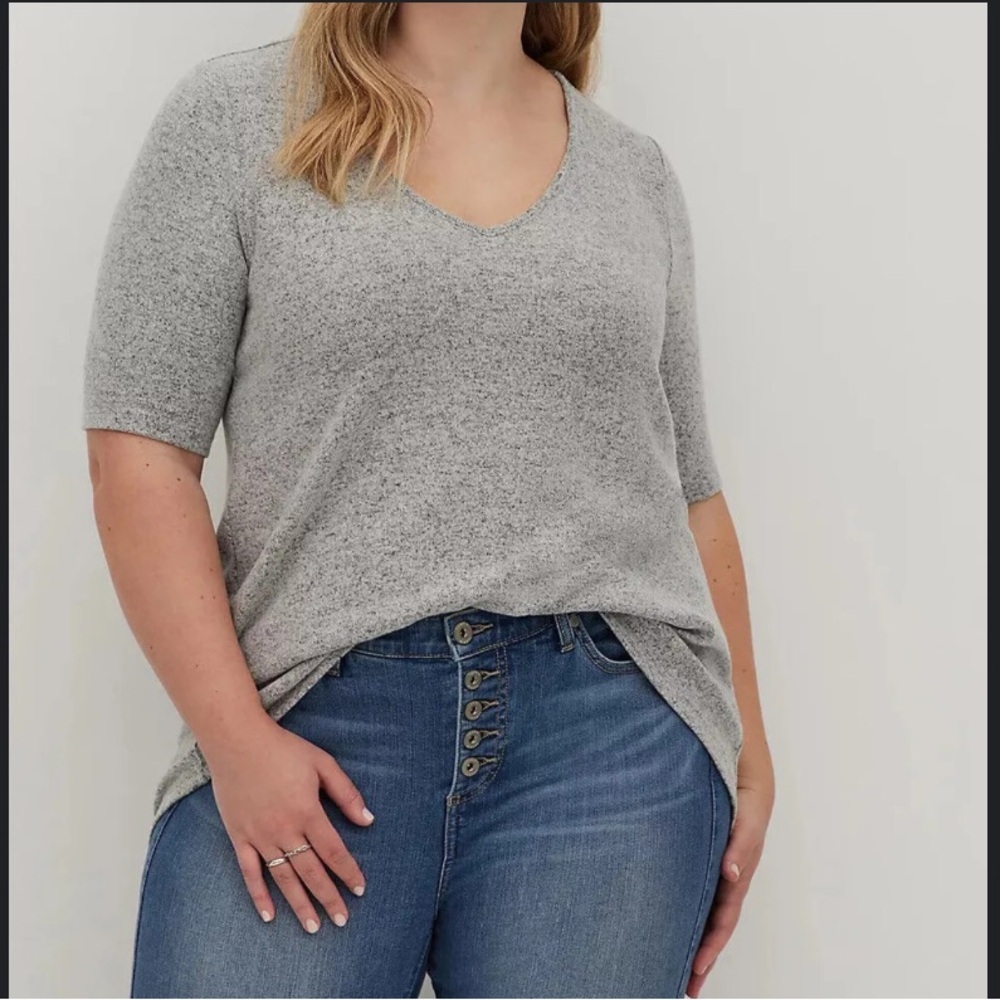 🛍️2/$10🛍️ Torrid Heather Gray V-Neck Short Sleeve Top